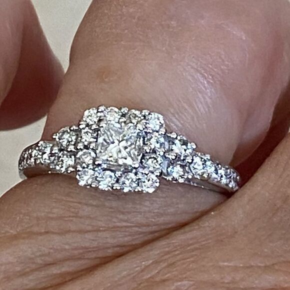 14K Diamond 1.08 Carats Princess Cut Halo Style Engagement Ring - NEW - Picture 2 of 10